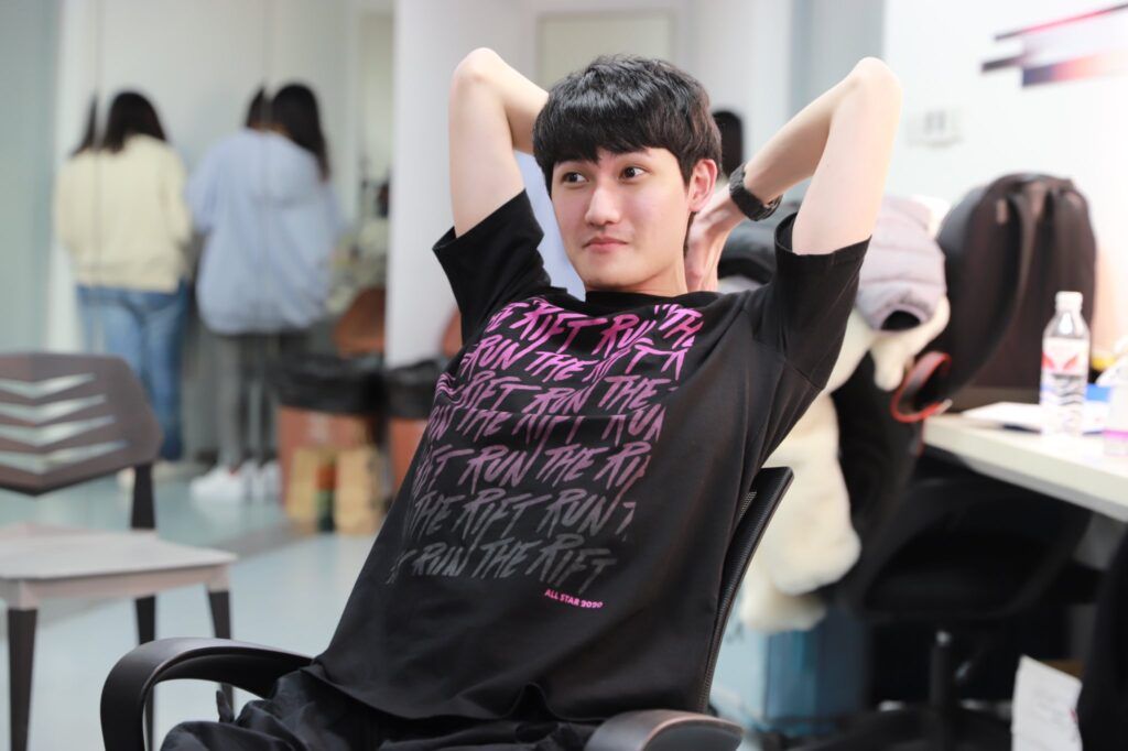 5 esports players who are completely obsessed with anime