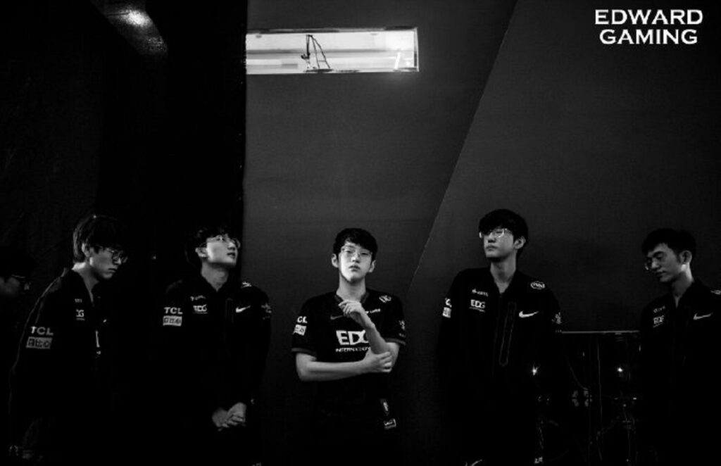 LPL Mùa Xuân 2021 - Playoffs: RNG đối đầu EDG, hành trình trở lại của những vị vua