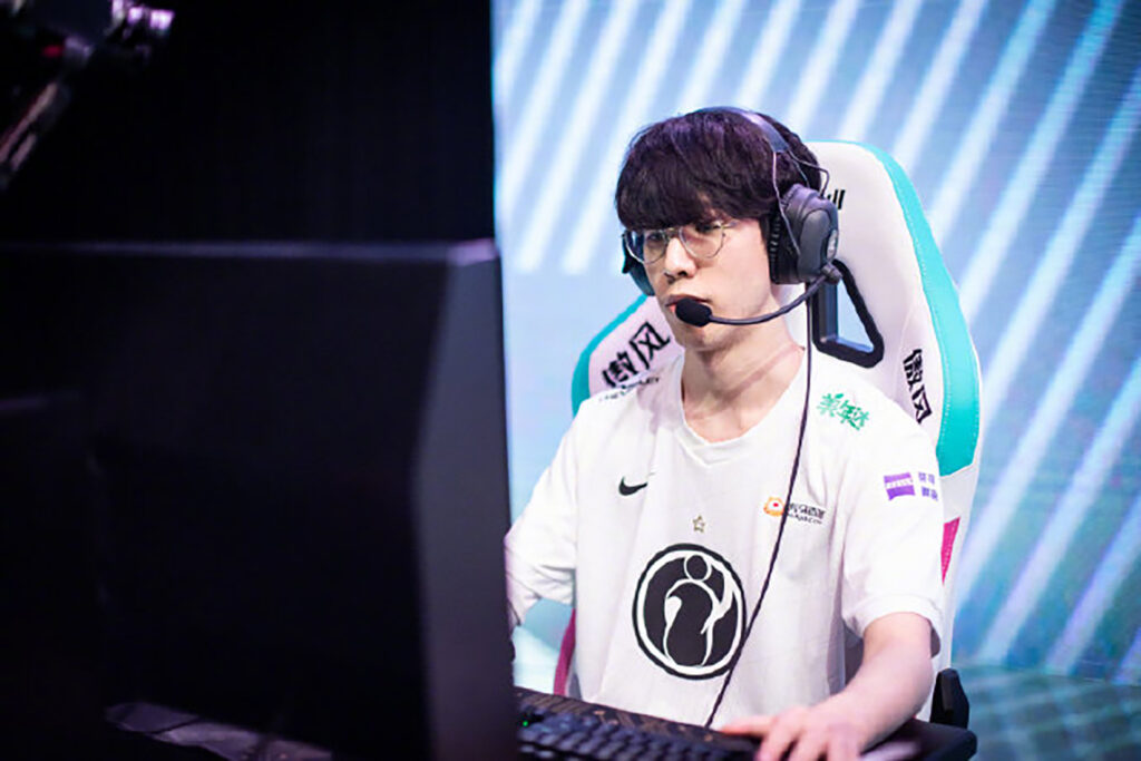 RNG Xiaohu: 'Người gây áp lực đường trên tốt nhất chính là Nuguri' Theshy