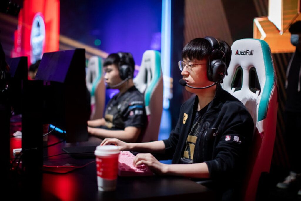Chung kết LPL Mùa Xuân 2021: RNG hay FPX sẽ xưng vương?