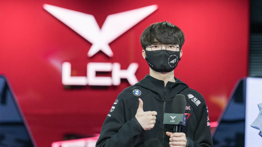 Faker: 9 năm, 72 vị tướng và một ngọn lửa khát khao chưa bao giờ tắt Faker