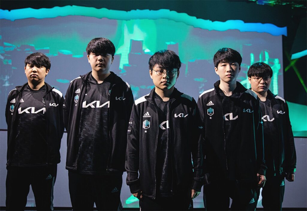 LMHT: Cuộc đối đầu không khoan nhượng của Faker và kkOma cho chức vô địch thứ 10 tại LCK