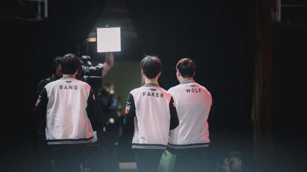 LMHT: Cuộc đối đầu không khoan nhượng của Faker và kkOma cho chức vô địch thứ 10 tại LCK
