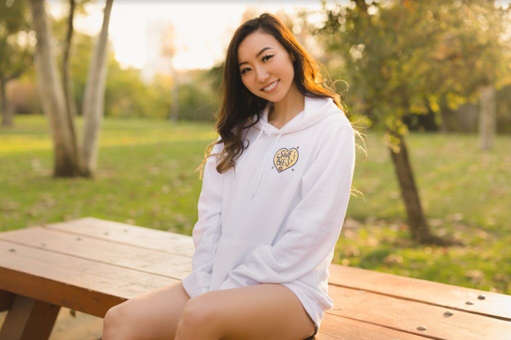 League of Legends, FlyQuest, BeeQuest, White Pullover, Spring 2021